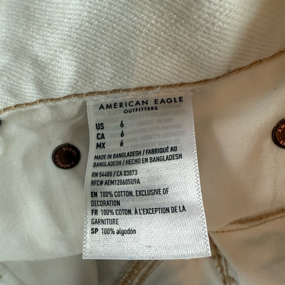 American Eagle Outfitter 90s Boyfriend White Denim Jean Shorts Size 6 - Picture 7 of 9